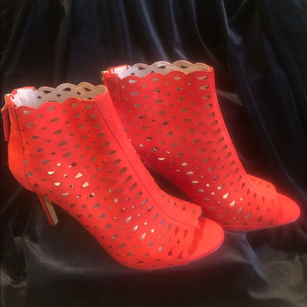 Mubina Peep toe Perforates Booties
